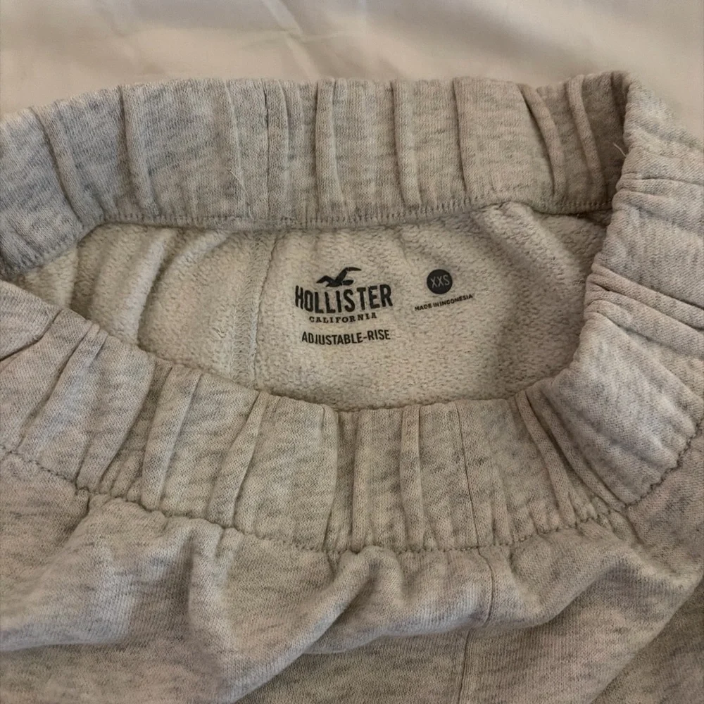 Hollister Heather Gray Sweatpants - Picture 3 of 3